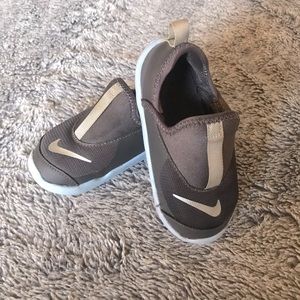 Nike slide on toddler shoes